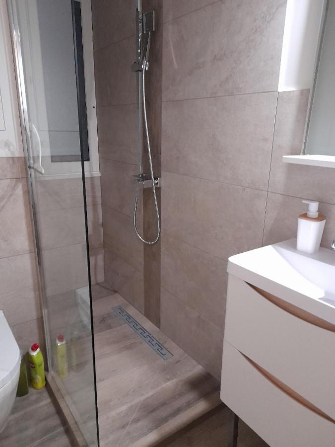 Studio 4 Couchages Apartment Орон Екстериор снимка